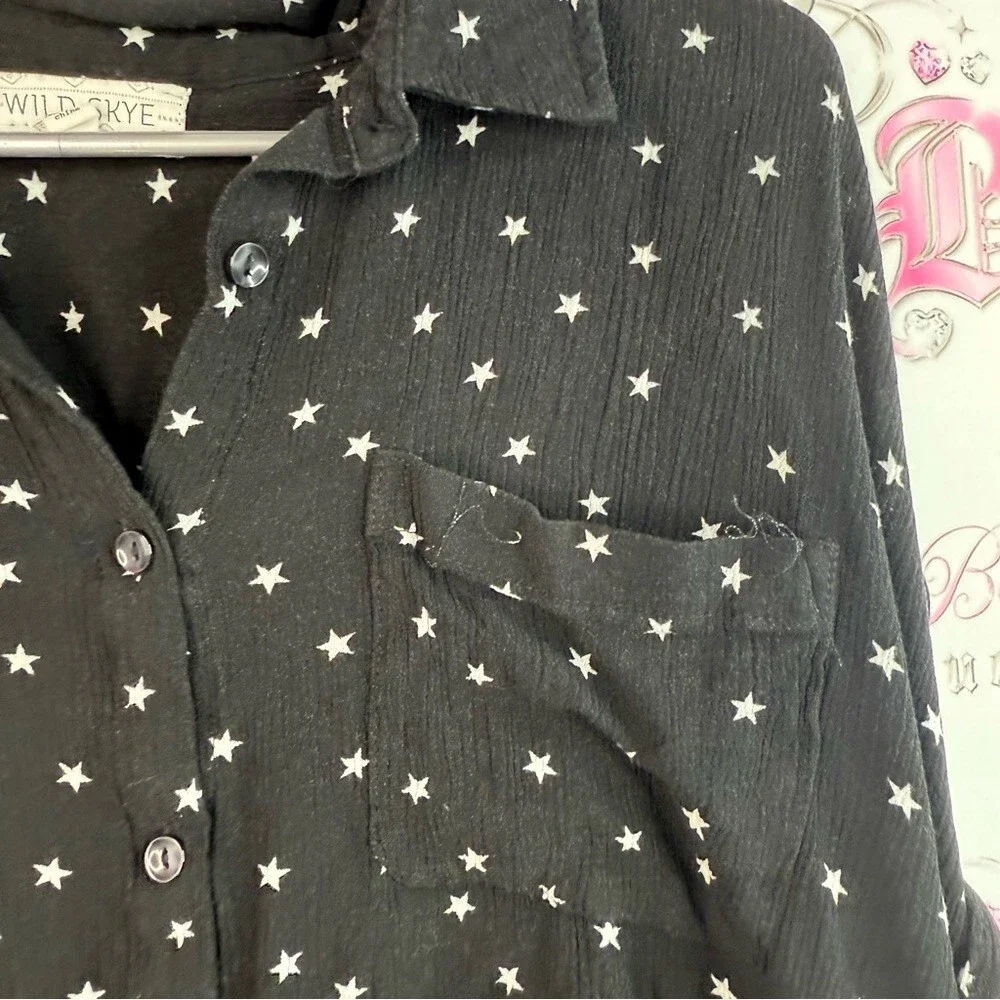 Wild skye T-shirt, stars, black white Black Star Pattern Button Down Shirt - Picture 8 of 14
